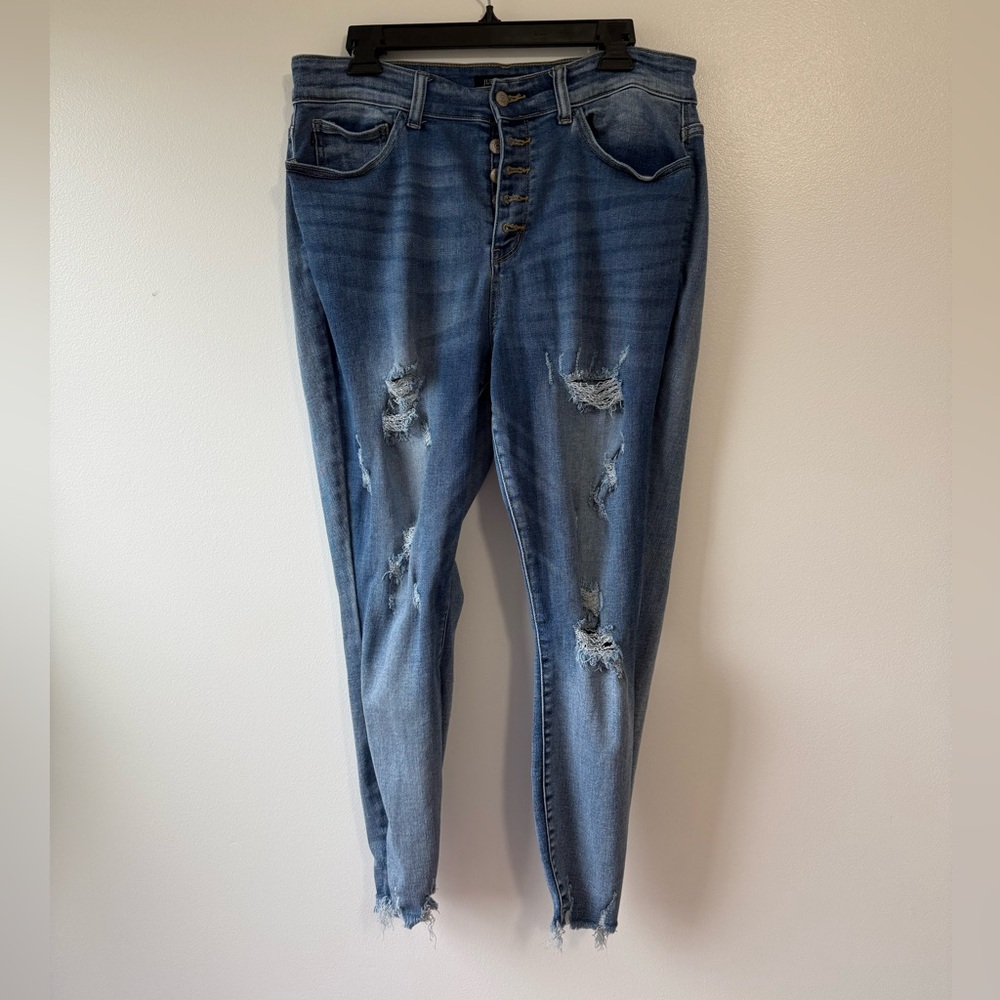 Judy Blue Distressed Skinny Jeans in Blue